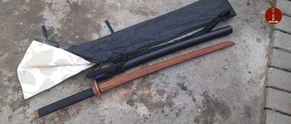 bokken con tsuba y vaina plastica bokken con tsuba y vaina plastica