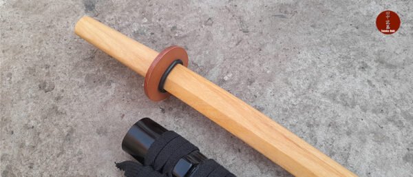 bokken con tsuba y vaina plastica (wakizashi)