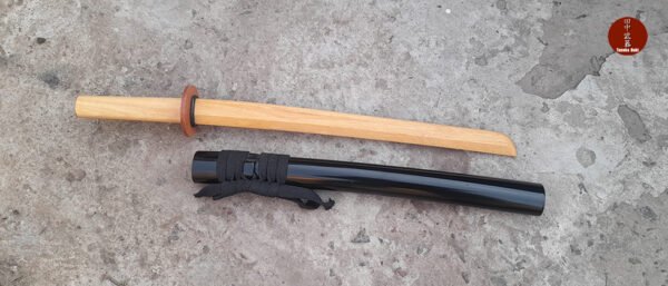 bokken con tsuba y vaina plastica (wakizashi)